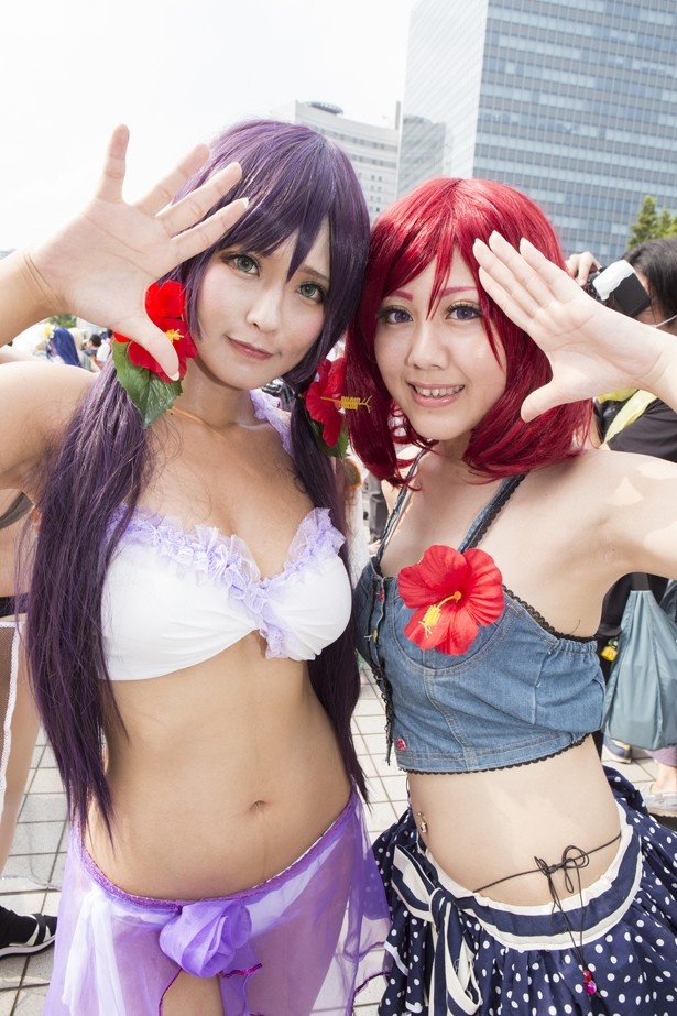 コスプレイヤー=フラン(写真左)、あんな(同右)