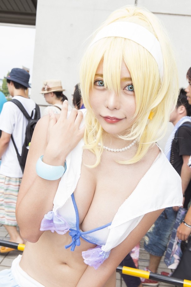 コスプレイヤー=泉れおな