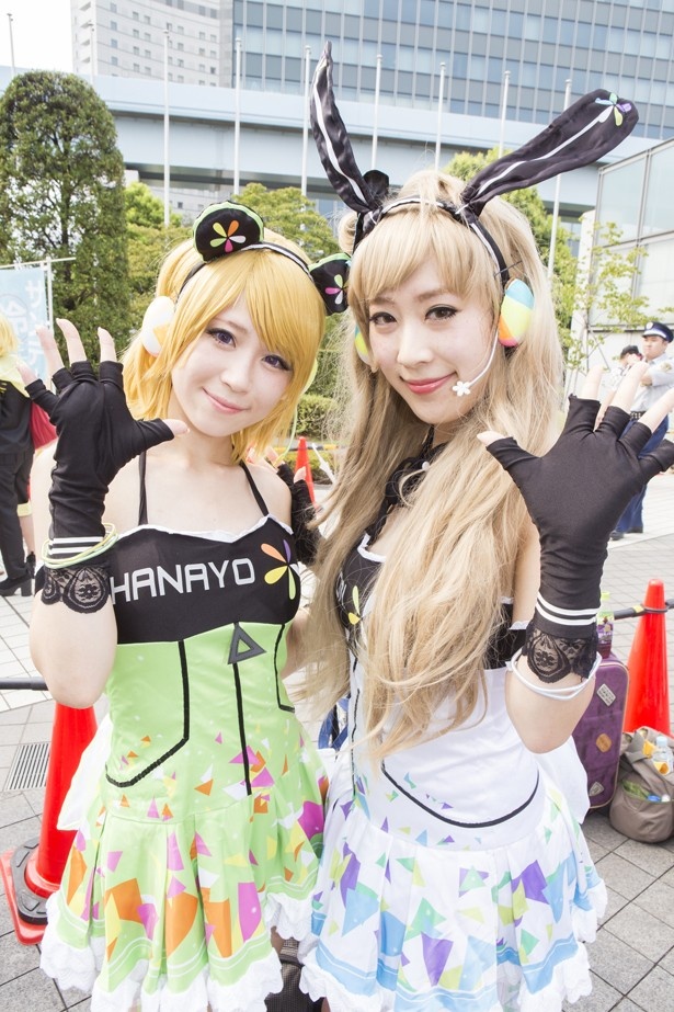 コスプレイヤー＝瑠詩(写真左)、果音(同右)