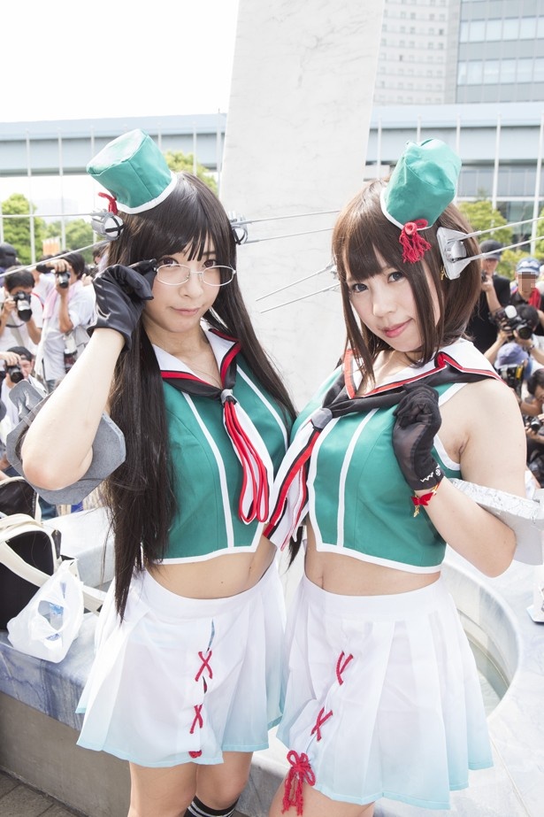 コスプレイヤー＝咲恋(写真左)、吟音(同右)