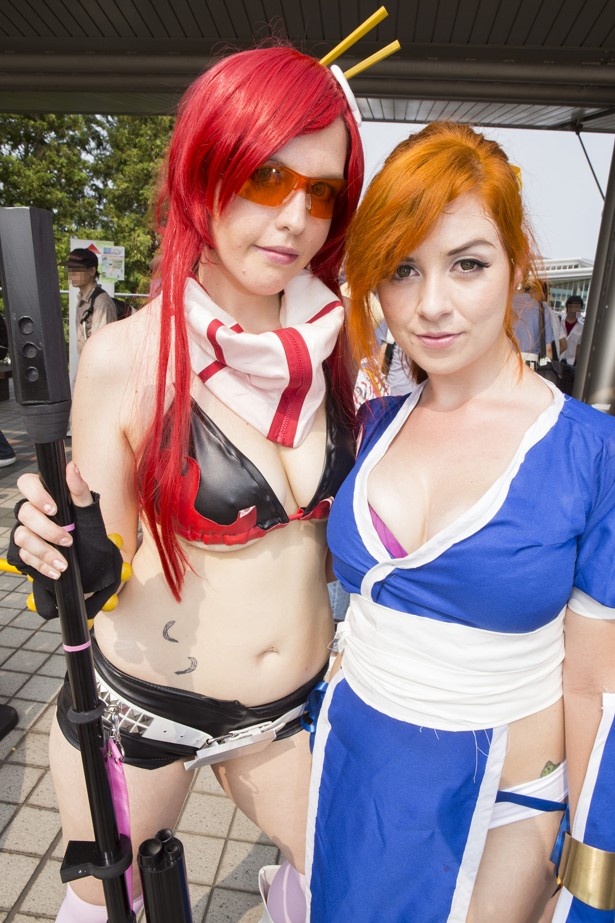 コスプレイヤー＝カイカイ(写真左)、セーラ(同右)