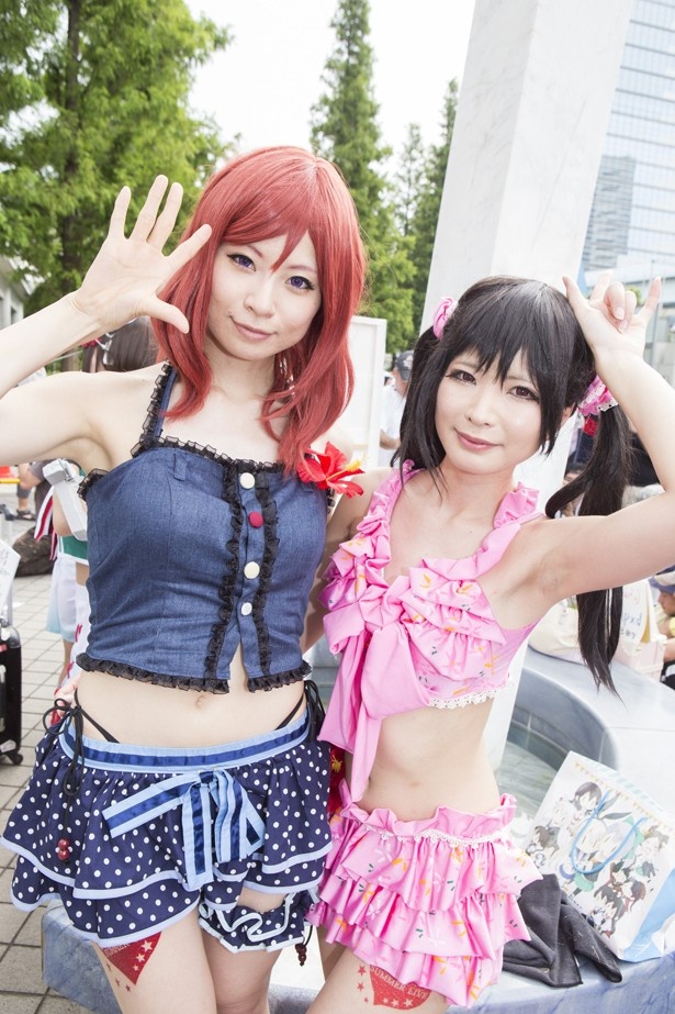 コスプレイヤー＝綾(写真左)、愛(同右)