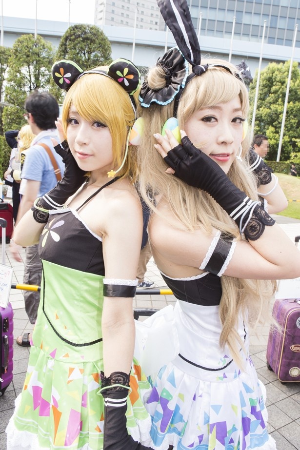 コスプレイヤー＝瑠詩(写真左)、果音(同右)