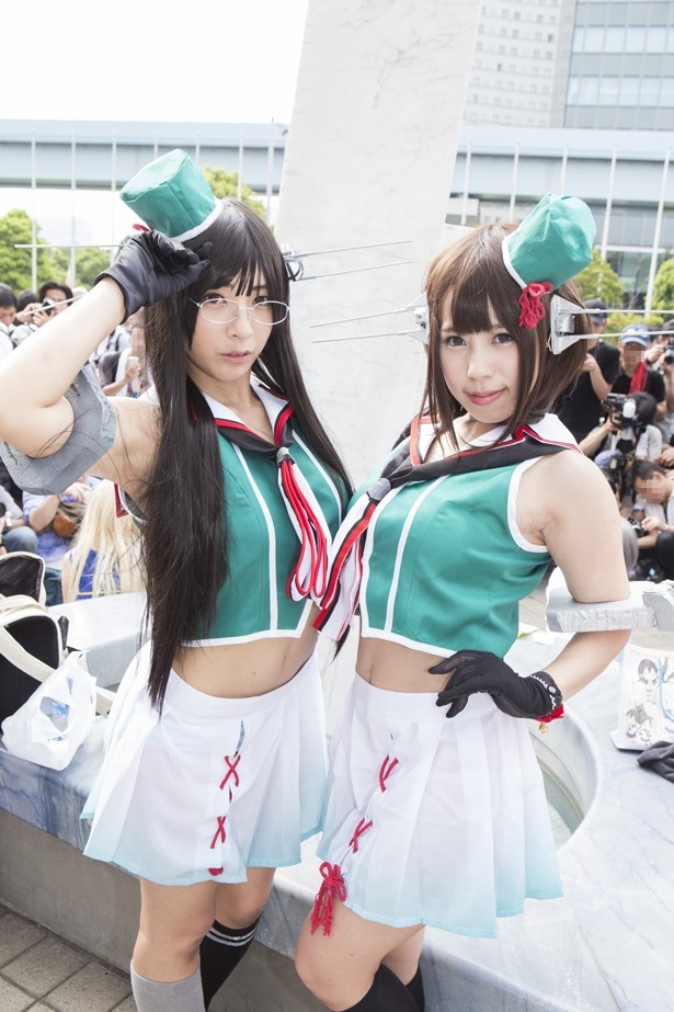 コスプレイヤー＝咲恋(写真左)、吟音(同右)