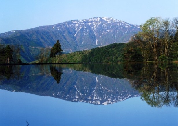 【写真を見る】兵庫県最高峰、氷ノ山のおいしい空気が当たる!?