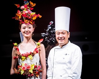 極上スイーツとハナエモリの贅沢コラボを味わう