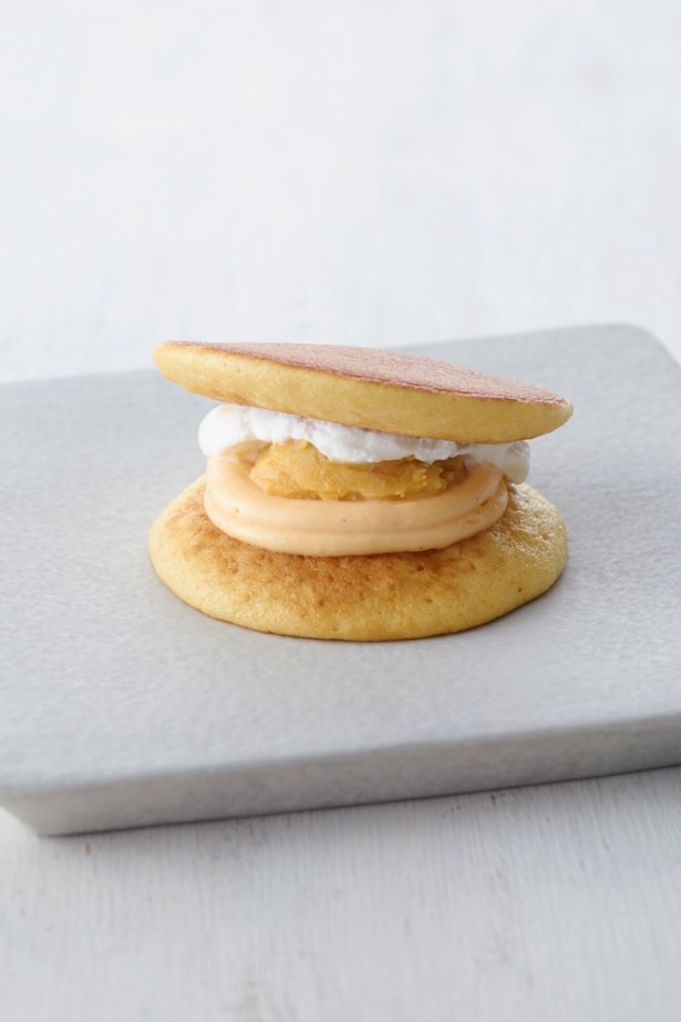 鹿児島産の安納芋のペーストと専用のクリームで包んだ「どらクリームサンド　安納芋」(324円)