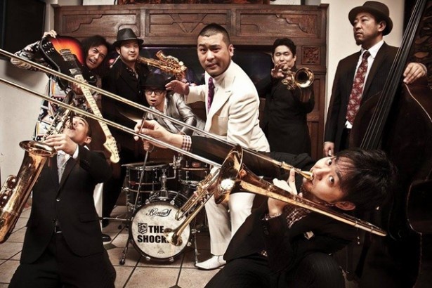 ジャズをおもちゃにふざけ合う、わがままな大人7人によるバンド、ザ・ショッキング。9月11日(金)に 登場予定だ