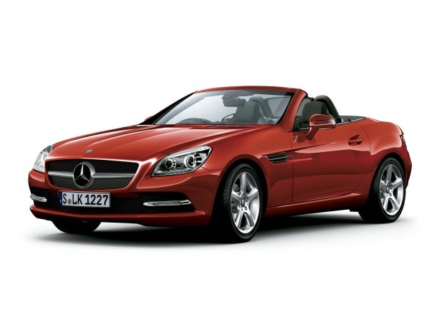 【写真を見る】排気量がアップした「SLK 200 MT」(509万円)