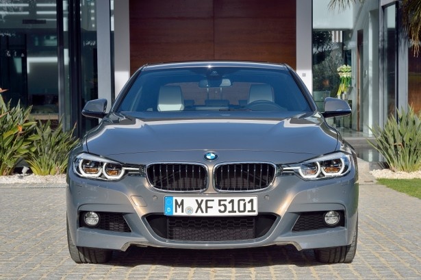 【写真を見る】「BMW 3シリーズ ツーリング」のフロントビュー