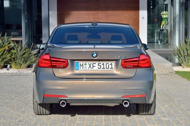 「BMW 3シリーズ ツーリング」のリアビュー