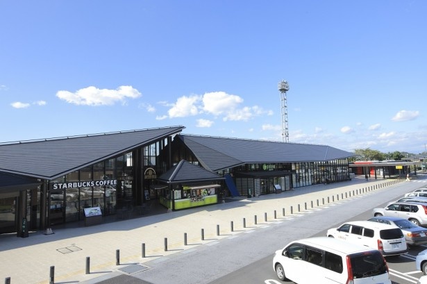 Pasar羽生(下り線)のコンセプトは「洗練された粋な和風モダン」。情緒的な空間が演出されている