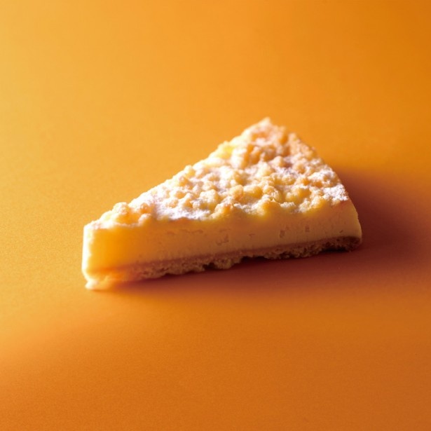 しっとりチーズケーキと、ほろほろクッキーが特徴の「まろやかチーズ」(380円)