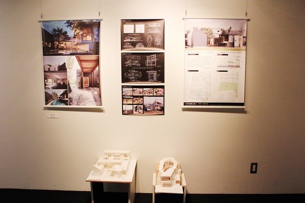昨年度の展示。模型やパネルを用いて、生活者の目線から建築家や作品を紹介する