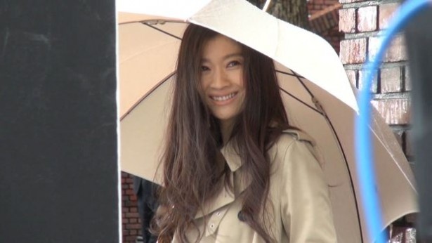 カメラ越しのアップの篠原の美しさに、スタッフ、エキストラ一同どきっとしてしまったそう