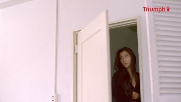 慌ただしい撮影の合間。楽屋に戻る篠原涼子