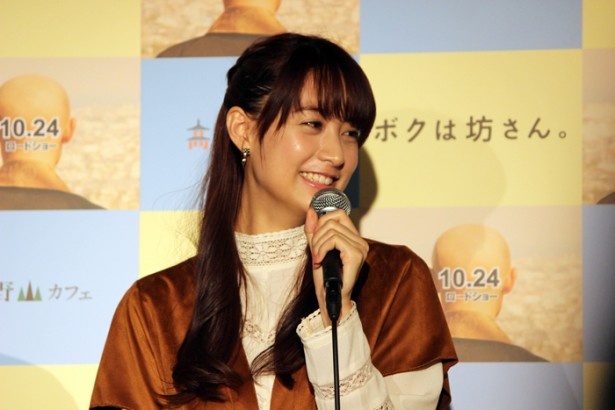 【写真を見る】「ウエディングドレス派だったけど白無垢もいいな」と語る山本美月