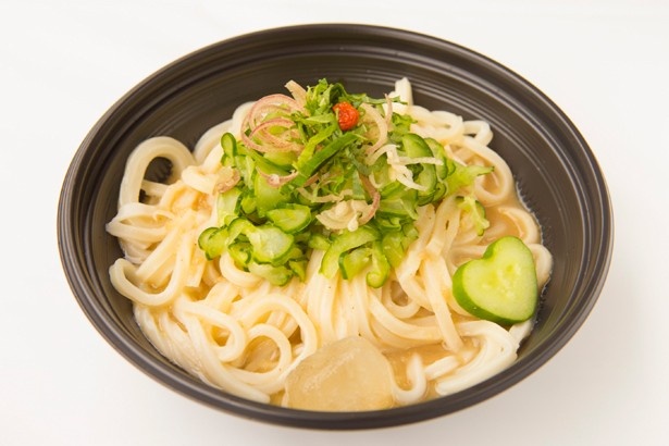 大正五年創業 上州板倉 原田製麺(群馬県・板倉町)の「板倉きゅうりの冷汁うどん」(500円)。群馬県館林の「麺-1グランプリ」で2連覇し、殿堂入りを果たしている