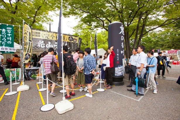前年王者の「五代目 花山うどん」は、常に行列が絶えない