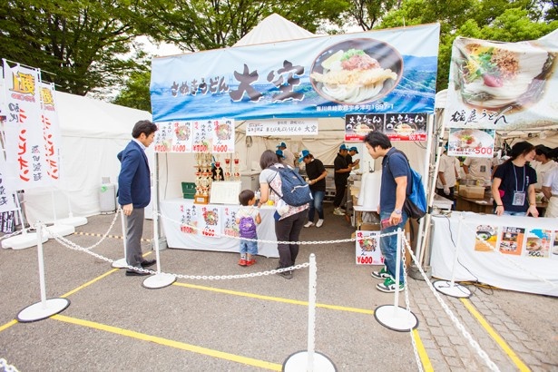 香川県から出店した「車えび天ぷらうどんや 大空」も、注目を集めていた