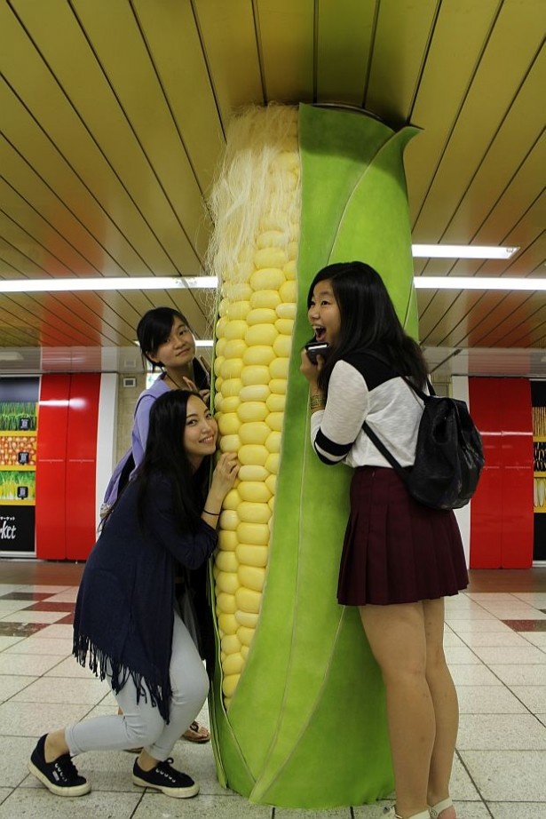 「“野菜の柱”が可愛いなと思って歩いてました！」と話していた女性グループ