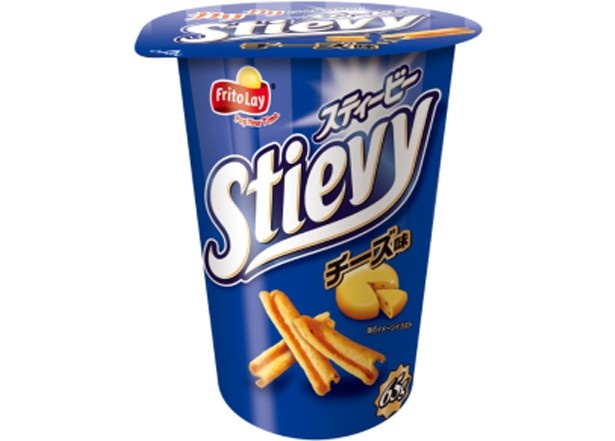 【写真を見る】横から見ると“S字”になる、ユニークな形がポイント！爽やかな酸味とクリーミーな味わいが口いっぱいに広がる「スティービー チーズ味」(税抜115円)