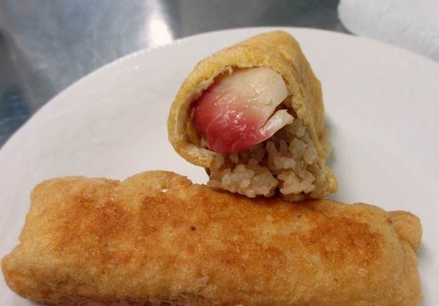 北斗市と番組がコラボした地元めし「ふっくりホッキめし焼いちゃいました」(350円)。北斗市特産のホッキと特A米「ふっくりんこ」を使ったアイデアグルメだ