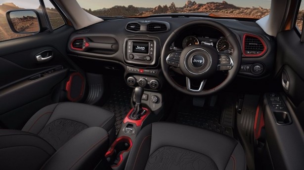 新型レネゲードはヨーロッパの自動車安全テスト「Euro NCAP」において、2014年最高評価の 5つ星を獲得