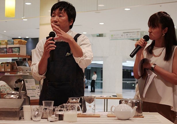 8月20日に開催された試食会では紅茶のプロフェッショナル、大西進さんによるワークショップも開かれた