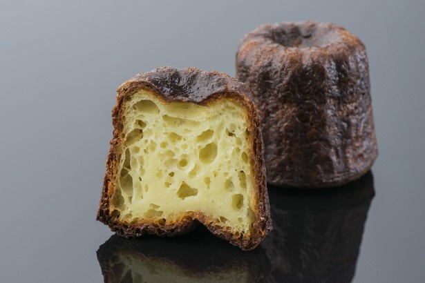 「カヌレ」(346円)は、フランスのボルドーの伝統菓子をドミニク流に仕上げてある。口に入れた瞬間、バニラとラムの香りが立ち上る