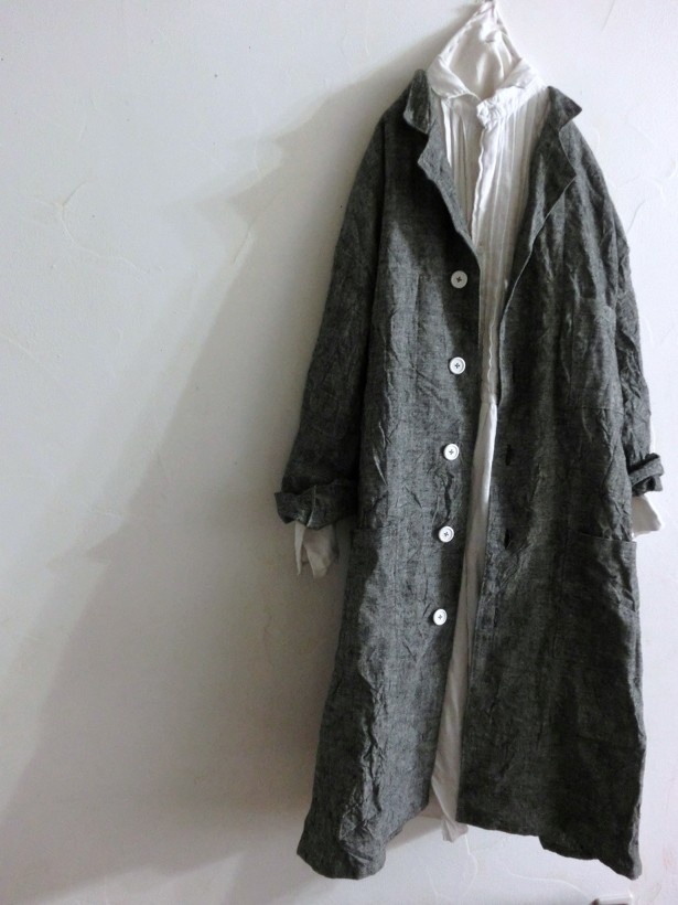 毎回大人気の「pioen(ピオン)」の上質なリネンやコットンを使用した洋服も登場。ハンドメイドなので、ほとんどが一点物