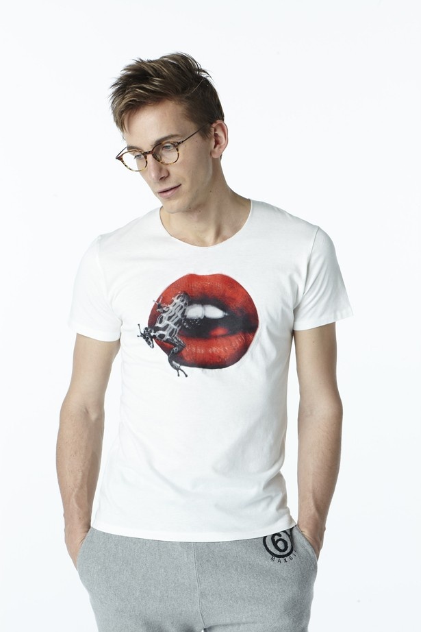 WHITE FACTORY「FROG ON LIPS」(1万6000円)は個性的なデザインのTシャツ