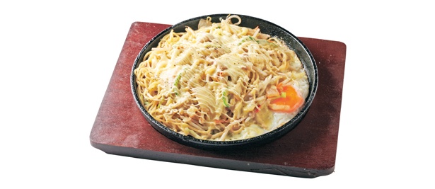ビギナー（名古屋市東区）の塩チーズ焼きそば（680円）はコテあっさり味がクセになる