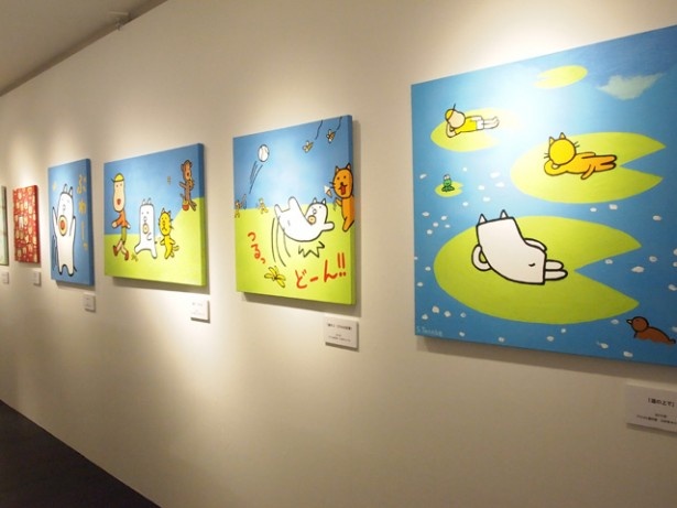 同展のために田辺誠一画伯が描いた巨大キャンパス画。いろいろな表情のもっちーに会える