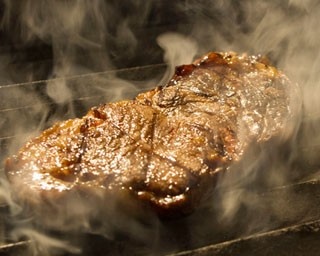 極上の肉質！大阪にオープンした熟成牛ステーキ専門店