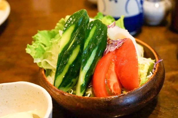 「生野菜」(500円)は、全てがみずみずしく洋食店で食べるサラダとしては最上級と言って過言ではない