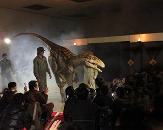 ナンジャタウンで恐竜が大暴れ！迫力の体験型イベント