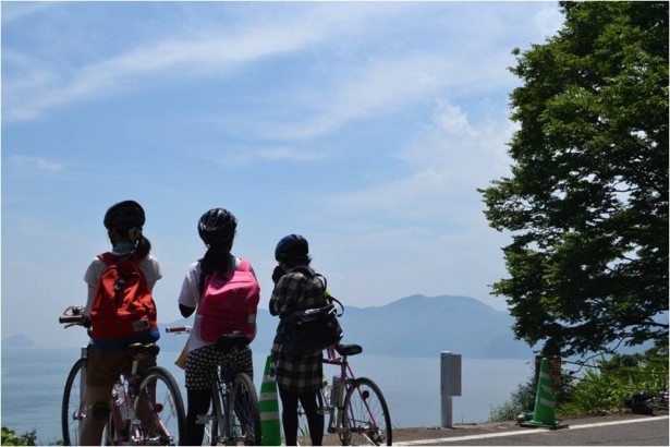 【写真を見る】1周約200kmの琵琶湖サイクリングだが、所定の場所で乗り捨てできるから初心者でも安心して楽しめる