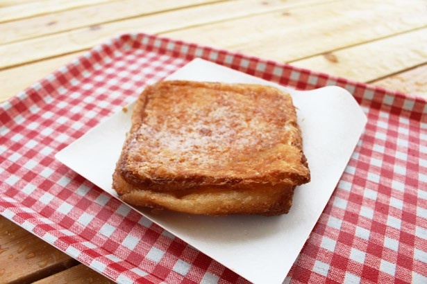 ハワイの揚げパン「マラサダ」とクロワッサンを合わせた「クロサダ」(600円)。ジューシーな生地に程よい甘さのクリームがマッチ！
