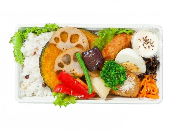 エキュート東京限定、大地を守るデリの「野菜自慢のバランス弁当～豆乳チーズソース～」(1200円)