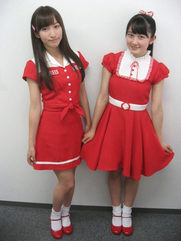 「カントリー・ガールズ」の山木梨沙(左)・森戸知沙希(右)