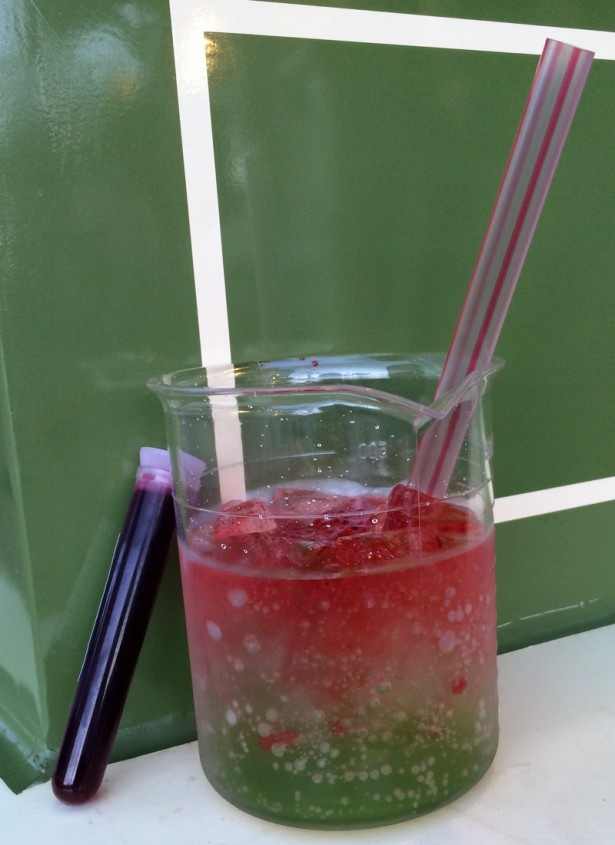 ゾンビに襲わたら飲むとよいらしい「ゾンビウイルス・バスター」ノンルコール￥750、アルコール￥850