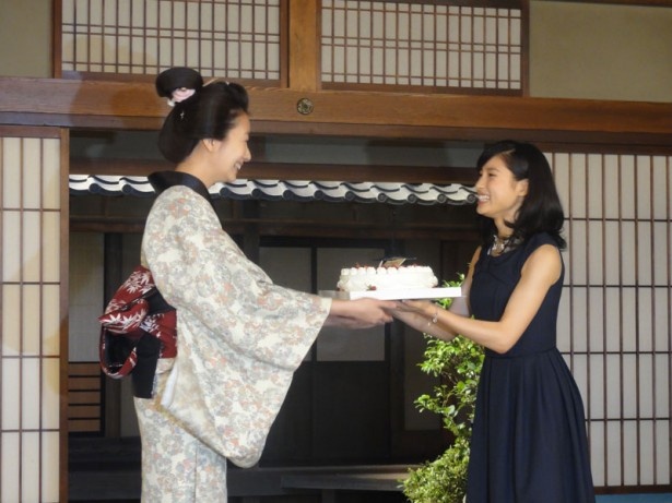 「体調管理に気をつけてください」と波瑠を気遣う土屋