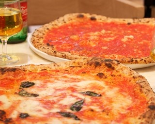 行列が絶えないナポリのピザ店が福岡にオープン！