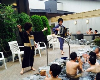 足立区内の銭湯で行われる“浴室ライブ”とは?