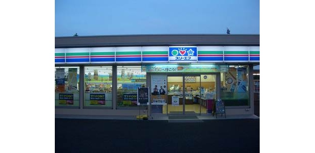 オムツも売ってます。横浜生まれのスリーエフ