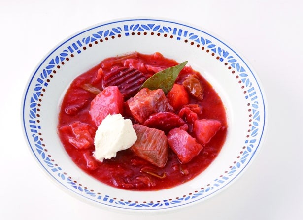 ビーツや豚肉、野菜が入った、ロシアの家庭料理の定番「ボルシチ」(1パック・789円)