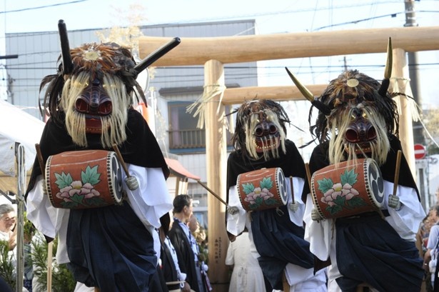 全町で唯一の出し物が冨田町のささら。三匹の獅子による踊りで神輿の露祓いを務める