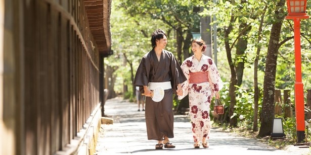 懐かしさを感じさせる城崎温泉街。風情あふれる街を歩きたい