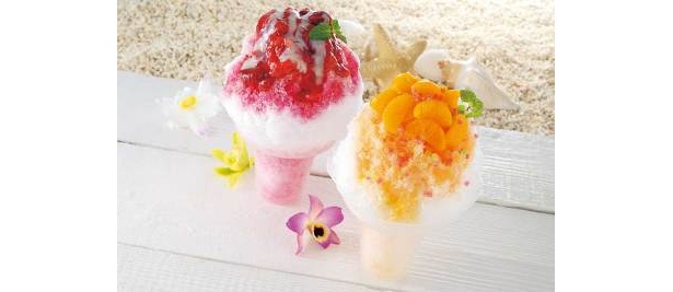 いちごミルクフラッペ￥700（左）は、イチゴ＋練乳。サンシャインオレンジフラッペ￥700（右）はオレンジ味。6/6〜、（土）（日）（祝）のみの販売※「ワーフカフェ」にて販売